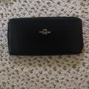COPY - Coach leather wallet with tons of card and coin storage!